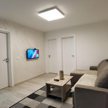 Kraguj Apartman 2 Крагуєваць Екстер'єр фото