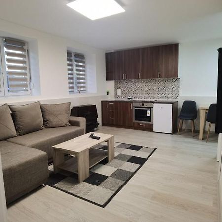 Kraguj Apartman 2 Крагуєваць Екстер'єр фото