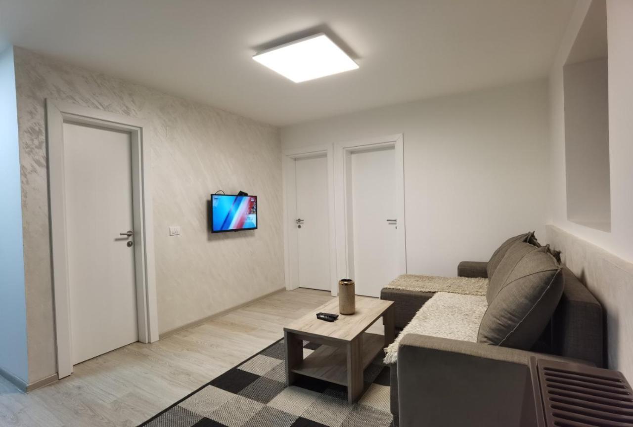 Kraguj Apartman 2 Крагуєваць Екстер'єр фото